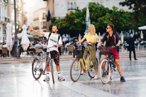 Mieten Sie Fahrräder und Elektroroller in Valencia
